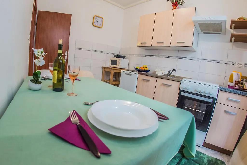 Apartman Anthony Pola 0*,  Croazia